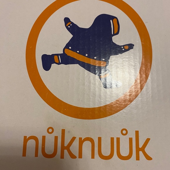 NUKNUUK Ladies Sheepskin and Leather. Size 7. Brand new in box. - Picture 5 of 5